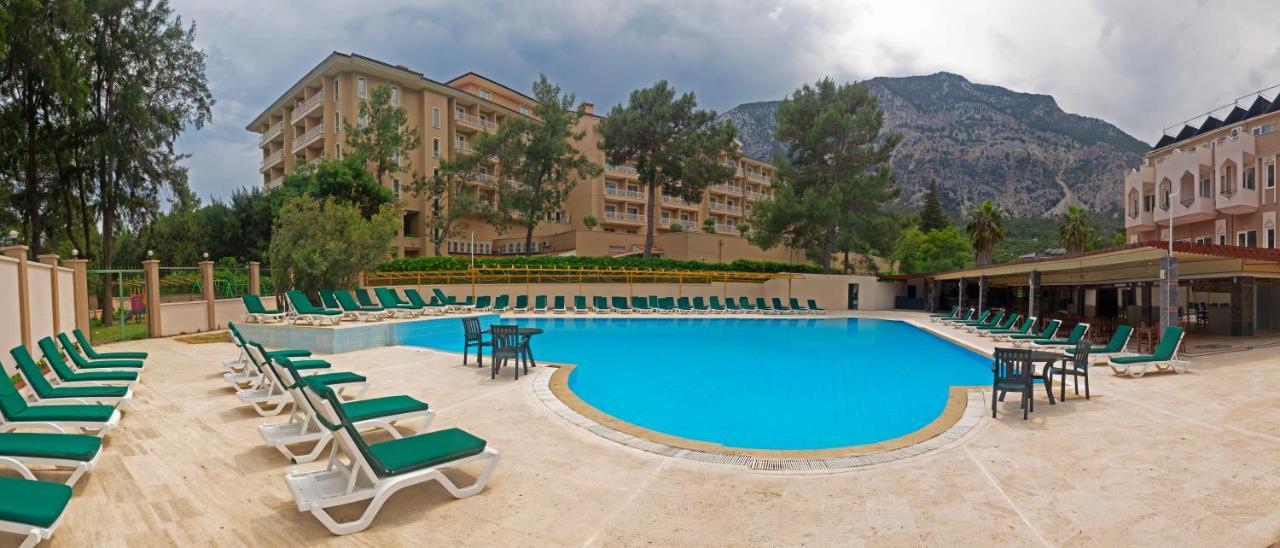 בלדיבי Alexius Beach Hotel מראה חיצוני תמונה